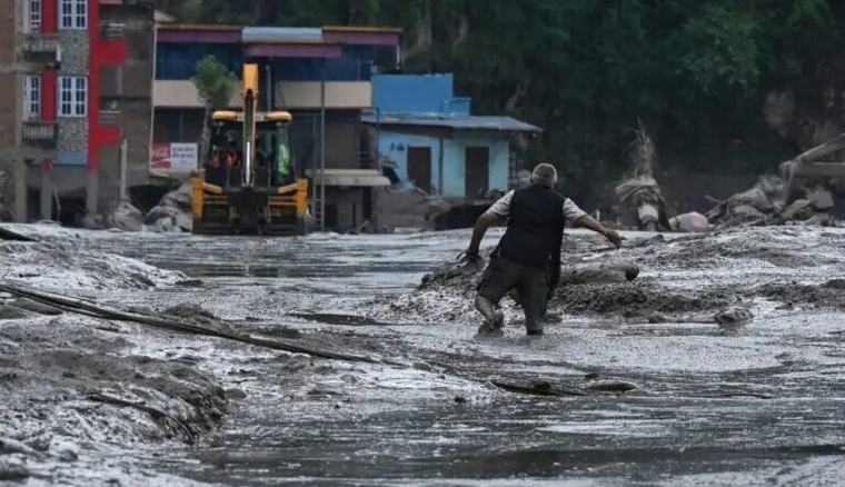 Death toll rises to 362, over 1 000 missing after Nepal-Tibet floods